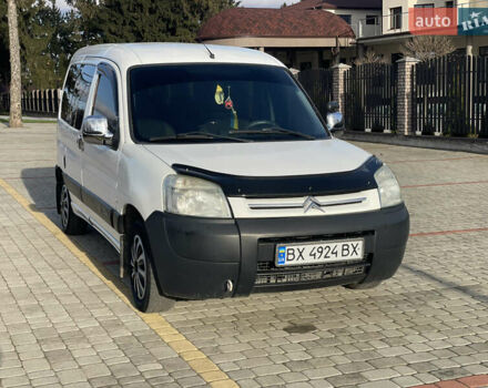 Белый Ситроен Берлинго, объемом двигателя 2 л и пробегом 263 тыс. км за 4400 $, фото 4 на Automoto.ua