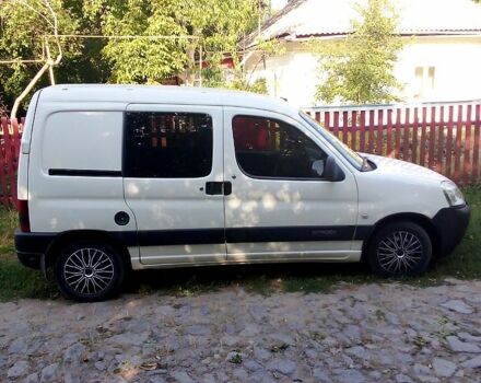Белый Ситроен Берлинго, объемом двигателя 1.4 л и пробегом 270 тыс. км за 3400 $, фото 1 на Automoto.ua