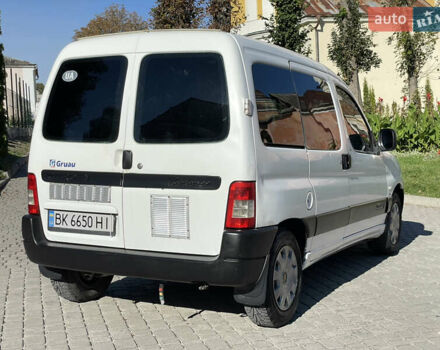 Белый Ситроен Берлинго, объемом двигателя 2 л и пробегом 289 тыс. км за 3999 $, фото 8 на Automoto.ua
