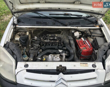 Белый Ситроен Берлинго, объемом двигателя 1.56 л и пробегом 356 тыс. км за 2700 $, фото 10 на Automoto.ua