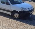 Белый Ситроен Берлинго, объемом двигателя 1.6 л и пробегом 200 тыс. км за 4300 $, фото 2 на Automoto.ua