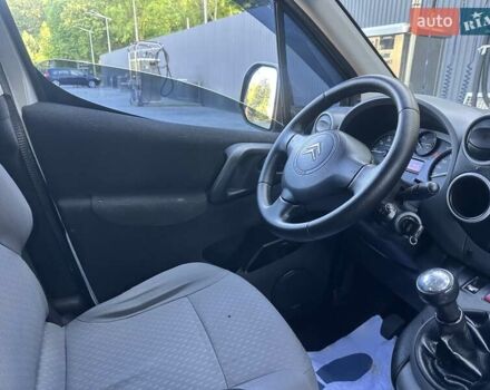 Белый Ситроен Берлинго, объемом двигателя 1.56 л и пробегом 263 тыс. км за 5690 $, фото 58 на Automoto.ua