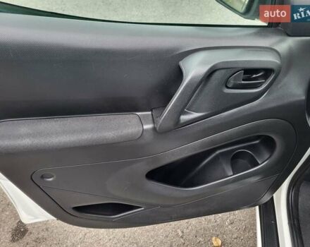 Белый Ситроен Берлинго, объемом двигателя 1.6 л и пробегом 237 тыс. км за 5999 $, фото 61 на Automoto.ua