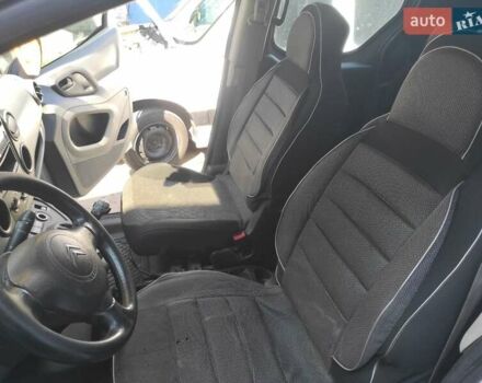 Белый Ситроен Берлинго, объемом двигателя 1.56 л и пробегом 291 тыс. км за 3900 $, фото 8 на Automoto.ua