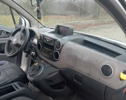 Белый Ситроен Берлинго, объемом двигателя 1.56 л и пробегом 280 тыс. км за 5000 $, фото 2 на Automoto.ua