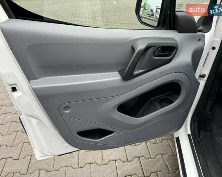 Белый Ситроен Берлинго, объемом двигателя 1.6 л и пробегом 274 тыс. км за 5750 $, фото 12 на Automoto.ua