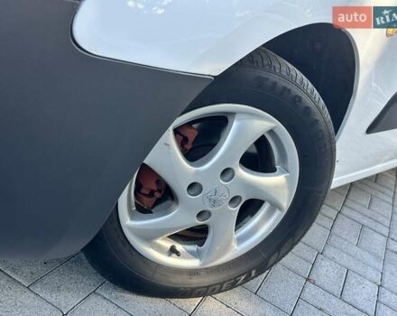 Белый Ситроен Берлинго, объемом двигателя 1.56 л и пробегом 263 тыс. км за 5690 $, фото 11 на Automoto.ua