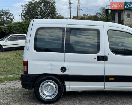 Белый Ситроен Берлинго, объемом двигателя 1.6 л и пробегом 286 тыс. км за 3590 $, фото 11 на Automoto.ua