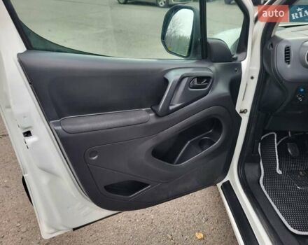 Белый Ситроен Берлинго, объемом двигателя 1.6 л и пробегом 237 тыс. км за 5999 $, фото 48 на Automoto.ua