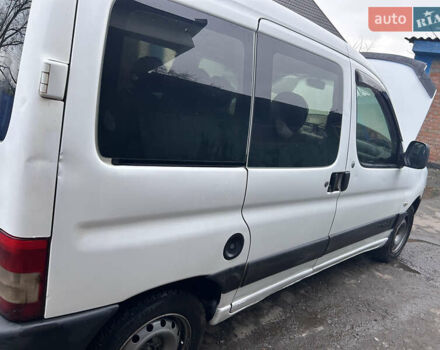 Белый Ситроен Берлинго, объемом двигателя 1.56 л и пробегом 313 тыс. км за 3400 $, фото 5 на Automoto.ua