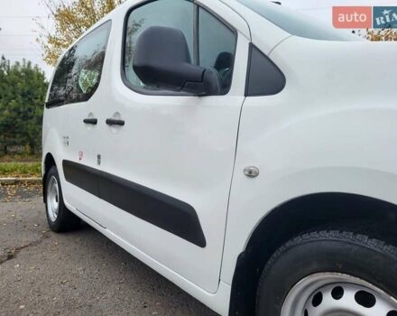 Белый Ситроен Берлинго, объемом двигателя 1.6 л и пробегом 237 тыс. км за 5999 $, фото 1 на Automoto.ua