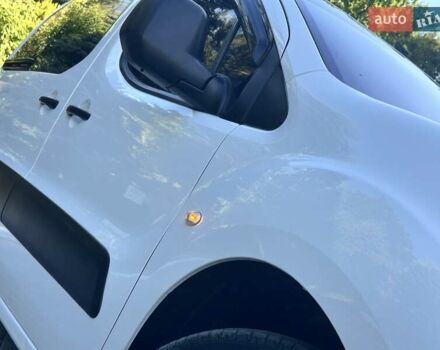 Белый Ситроен Берлинго, объемом двигателя 1.56 л и пробегом 263 тыс. км за 5690 $, фото 28 на Automoto.ua