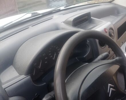 Белый Ситроен Берлинго, объемом двигателя 1.6 л и пробегом 250 тыс. км за 2600 $, фото 11 на Automoto.ua