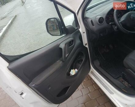 Белый Ситроен Берлинго, объемом двигателя 1.56 л и пробегом 385 тыс. км за 5350 $, фото 8 на Automoto.ua