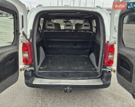 Белый Ситроен Берлинго, объемом двигателя 1.56 л и пробегом 205 тыс. км за 5700 $, фото 7 на Automoto.ua