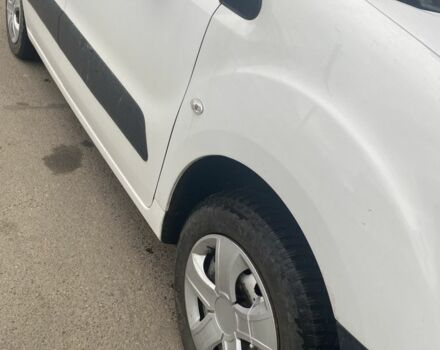 Белый Ситроен Берлинго, объемом двигателя 1.6 л и пробегом 235 тыс. км за 6000 $, фото 4 на Automoto.ua