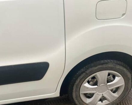 Белый Ситроен Берлинго, объемом двигателя 1.56 л и пробегом 235 тыс. км за 6100 $, фото 3 на Automoto.ua