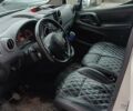 Белый Ситроен Берлинго, объемом двигателя 1.6 л и пробегом 290 тыс. км за 3750 $, фото 8 на Automoto.ua