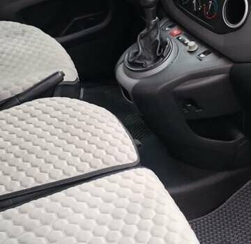 Белый Ситроен Берлинго, объемом двигателя 1.56 л и пробегом 260 тыс. км за 7500 $, фото 6 на Automoto.ua