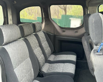 Белый Ситроен Берлинго, объемом двигателя 1.56 л и пробегом 266 тыс. км за 5400 $, фото 4 на Automoto.ua