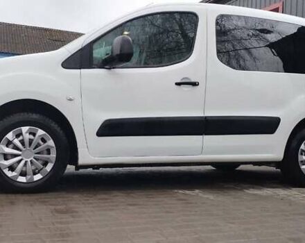 Белый Ситроен Берлинго, объемом двигателя 1.56 л и пробегом 260 тыс. км за 7500 $, фото 2 на Automoto.ua