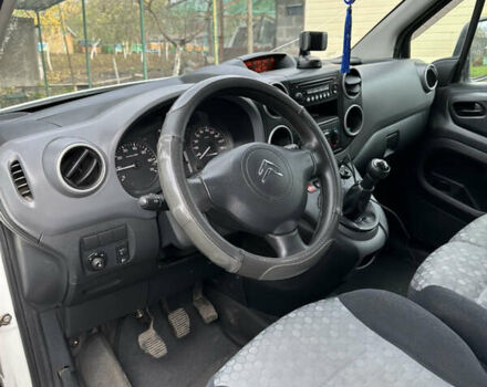 Белый Ситроен Берлинго, объемом двигателя 1.56 л и пробегом 266 тыс. км за 5400 $, фото 3 на Automoto.ua