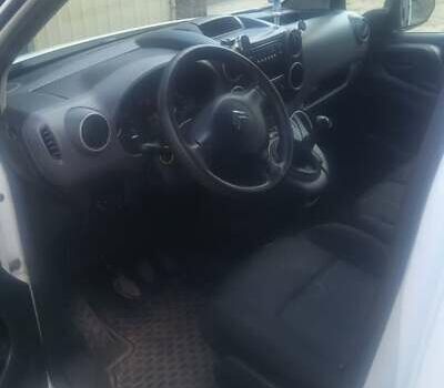 Белый Ситроен Берлинго, объемом двигателя 1.56 л и пробегом 270 тыс. км за 5700 $, фото 24 на Automoto.ua