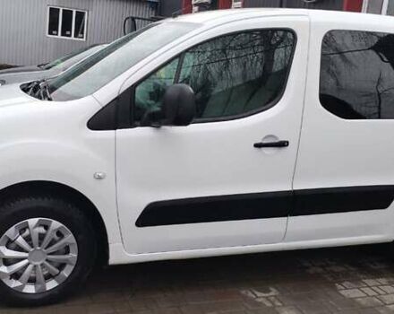 Белый Ситроен Берлинго, объемом двигателя 1.56 л и пробегом 260 тыс. км за 7500 $, фото 5 на Automoto.ua