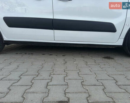 Белый Ситроен Берлинго, объемом двигателя 1.56 л и пробегом 260 тыс. км за 5350 $, фото 6 на Automoto.ua