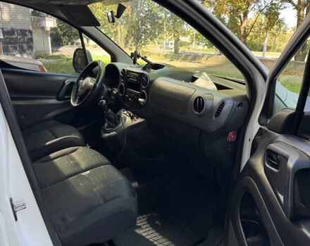 Белый Ситроен Берлинго, объемом двигателя 1.6 л и пробегом 212 тыс. км за 5990 $, фото 3 на Automoto.ua