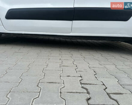 Белый Ситроен Берлинго, объемом двигателя 1.56 л и пробегом 260 тыс. км за 5150 $, фото 13 на Automoto.ua