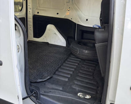 Белый Ситроен Берлинго, объемом двигателя 1.6 л и пробегом 212 тыс. км за 5990 $, фото 7 на Automoto.ua