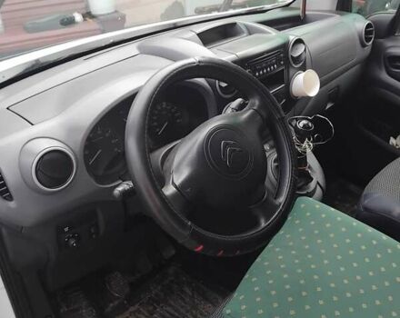 Белый Ситроен Берлинго, объемом двигателя 1.56 л и пробегом 207 тыс. км за 7300 $, фото 5 на Automoto.ua