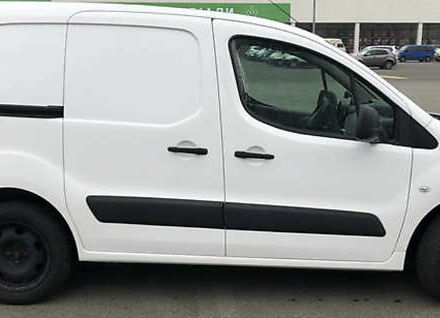 Белый Ситроен Берлинго, объемом двигателя 1.6 л и пробегом 175 тыс. км за 8700 $, фото 3 на Automoto.ua