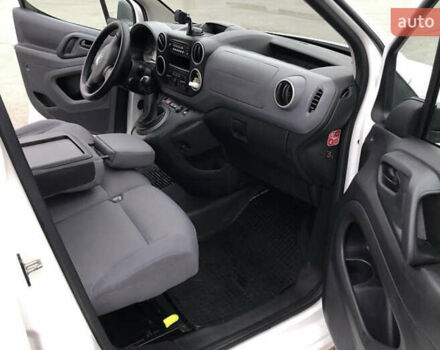 Белый Ситроен Берлинго, объемом двигателя 1.6 л и пробегом 175 тыс. км за 8700 $, фото 8 на Automoto.ua