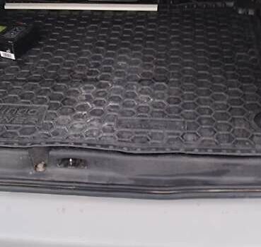 Белый Ситроен Берлинго, объемом двигателя 1.6 л и пробегом 238 тыс. км за 8200 $, фото 5 на Automoto.ua