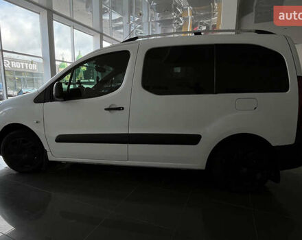 Белый Ситроен Берлинго, объемом двигателя 1.56 л и пробегом 313 тыс. км за 7300 $, фото 3 на Automoto.ua