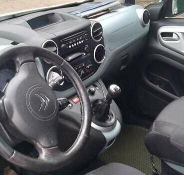 Белый Ситроен Берлинго, объемом двигателя 1.6 л и пробегом 238 тыс. км за 8200 $, фото 7 на Automoto.ua