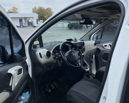 Белый Ситроен Берлинго, объемом двигателя 1.6 л и пробегом 235 тыс. км за 7800 $, фото 1 на Automoto.ua