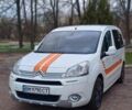 Белый Ситроен Берлинго, объемом двигателя 1.56 л и пробегом 217 тыс. км за 8000 $, фото 1 на Automoto.ua