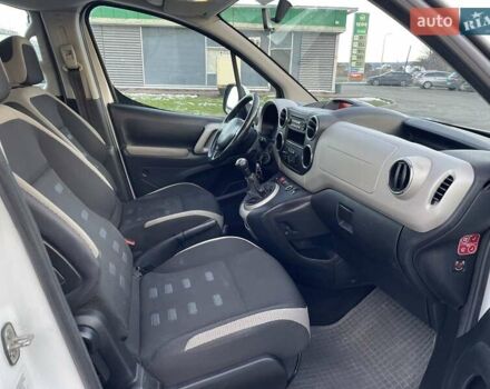 Білий Сітроен Берлінго, об'ємом двигуна 1.6 л та пробігом 255 тис. км за 7650 $, фото 46 на Automoto.ua