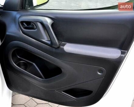 Білий Сітроен Берлінго, об'ємом двигуна 1.6 л та пробігом 230 тис. км за 7200 $, фото 21 на Automoto.ua