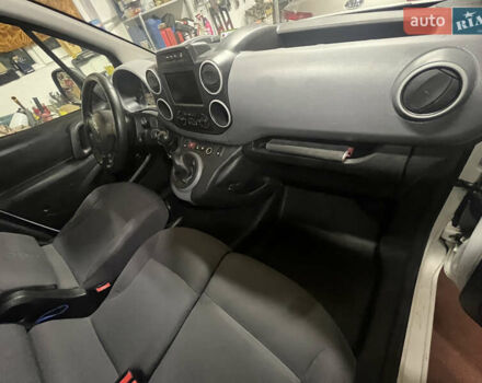 Белый Ситроен Берлинго, объемом двигателя 1.6 л и пробегом 270 тыс. км за 7049 $, фото 3 на Automoto.ua