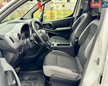 Белый Ситроен Берлинго, объемом двигателя 1.6 л и пробегом 192 тыс. км за 8850 $, фото 21 на Automoto.ua