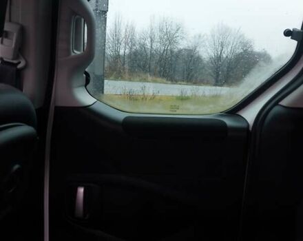 Белый Ситроен Берлинго, объемом двигателя 1.6 л и пробегом 244 тыс. км за 9700 $, фото 11 на Automoto.ua