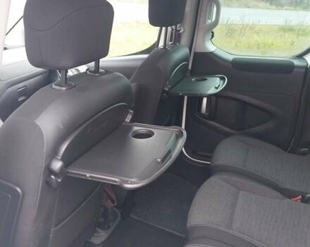 Белый Ситроен Берлинго, объемом двигателя 1.6 л и пробегом 244 тыс. км за 9700 $, фото 9 на Automoto.ua