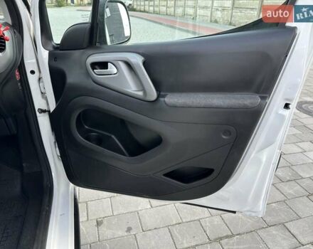 Белый Ситроен Берлинго, объемом двигателя 1.6 л и пробегом 240 тыс. км за 7750 $, фото 43 на Automoto.ua