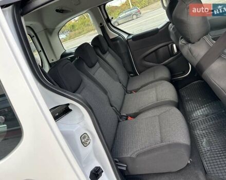 Белый Ситроен Берлинго, объемом двигателя 1.6 л и пробегом 240 тыс. км за 7650 $, фото 37 на Automoto.ua