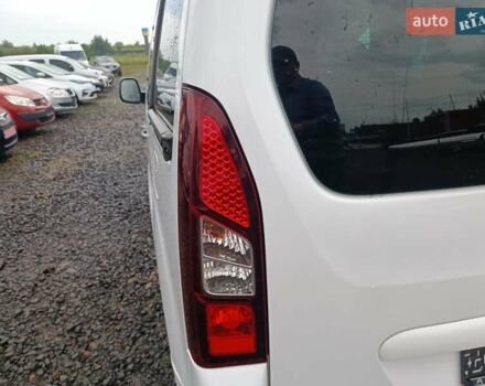 Белый Ситроен Берлинго, объемом двигателя 1.6 л и пробегом 172 тыс. км за 10500 $, фото 5 на Automoto.ua