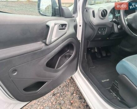 Белый Ситроен Берлинго, объемом двигателя 1.6 л и пробегом 172 тыс. км за 10500 $, фото 22 на Automoto.ua